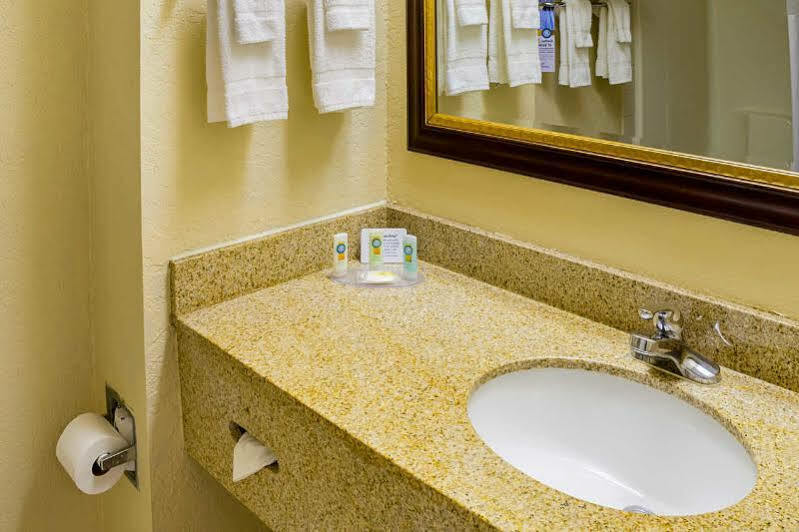 Hotel Quality & Miramar Beach